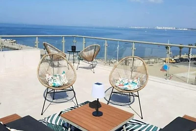 Wohnung in Grau du Roi mit Meerblick