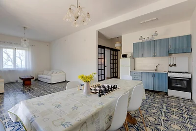Villa mit Terrasse und Klimaanlage und...