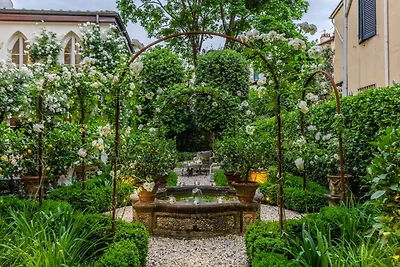 Luxe appartement met privétuin in Lucca