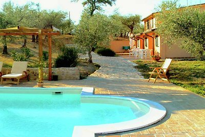 Agriturismo a Giano dell'Umbria con vasca...