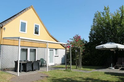 Geräumiges Ferienhaus mit Sauna in Strandnähe