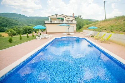 Villa in Buzet mit Schwimmbecken
