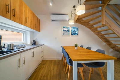 Komfortable Ferienhäuser mit Pool, in...