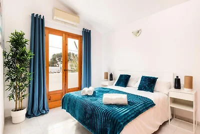 Wohnung in Cala Blanca mit Blick auf den Pool