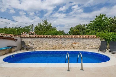 Villa in Rakalj mit Schwimmbecken