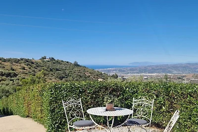 Cabaña en Sayalonga con piscina.