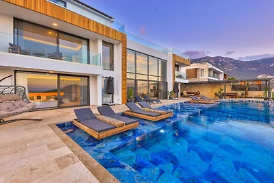 Villa in Kalkan mit Schwimmbecken