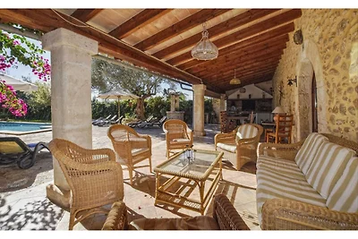 Ferienhaus mit Pool in der Nähe von Búger