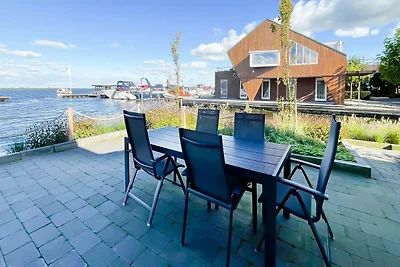 Bestes modernes Haus in der Nähe von Wasser
