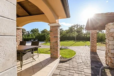Villa a Kras con piscina