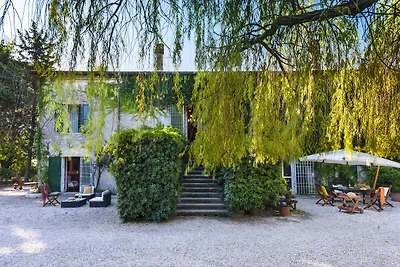 Palazzo rustico con barbecue