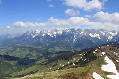 Appartement à Saalfelden avec balcon et vue s...