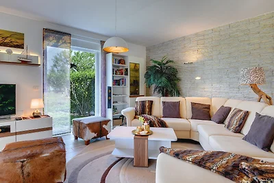 Villa in Novigrad mit Pool am Strand