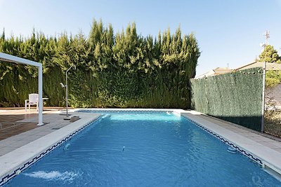 Schönes Ferienhaus mit Pool in Valencina de l...