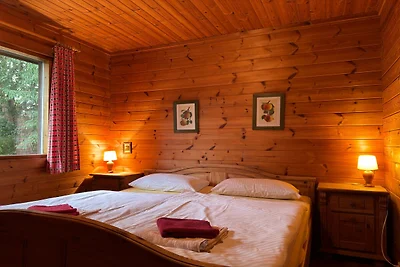 Baita in legno con vista sul pascolo, Eschede