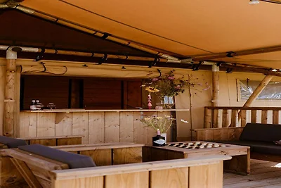 Glamping-Zelt mit Klimaanlage und Blick auf d...