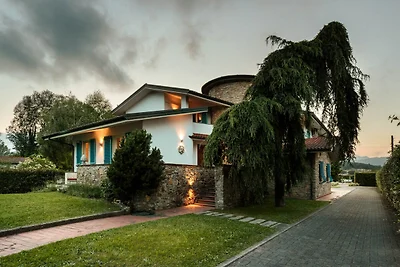Villa Toscana con Piscina Vicino a Lucca