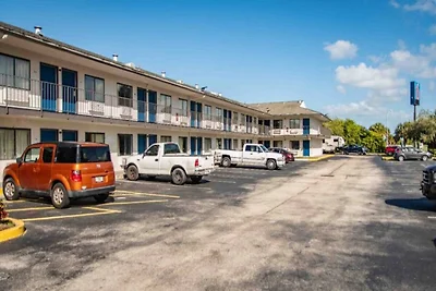 Motel 6 Ft. Pierce, FL | 1 Queensize-Bett