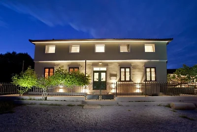 Villa in Koromačno mit Schwimmbecken