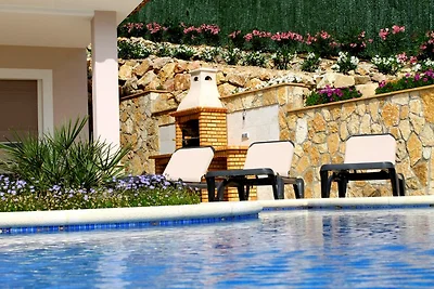 Luxuriöse Villa mit Swimmingpool