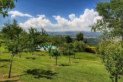 Farmhouse in Loro Ciuffenna with swimming...