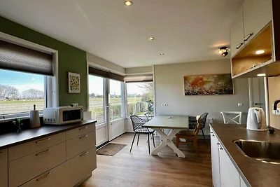 Moderner Bungalow in Strandnähe mit Aussicht