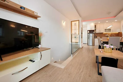 Exclusive Okrug Gornji Apartment with Shared ...