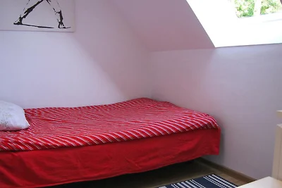 Casetta indipendente con cortile recintato di...