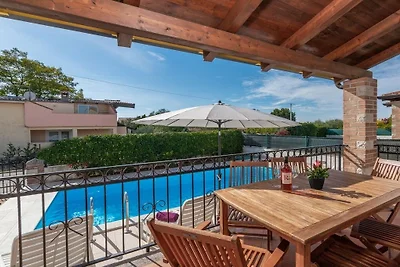 Villa in Nova Vas mit Schwimmbecken
