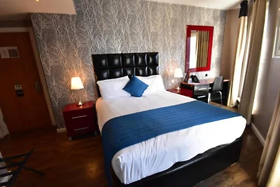 Royal Hotel Cardiff by Belvilla - Superior...