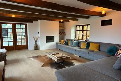 Luxusvilla mit Garten und Seilrutsche