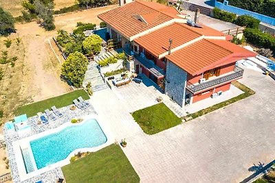 Geräumige Villa mit privatem Pool auf der Ins...