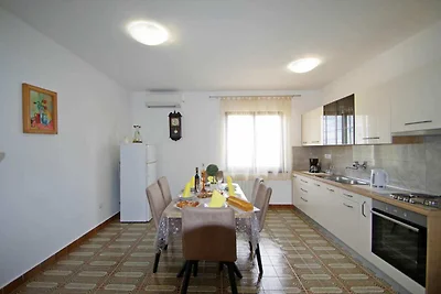 Ruhige Ferienwohnung in Šajini mit Garten