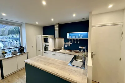 Moderne Schutzhütte am Dorfrand