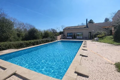 Elegante Villa mit Pool