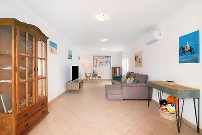 Faszinierendes Ferienhaus in Manta Rota mit...