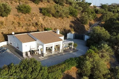 Bungalow en Sayalonga con barbacoa