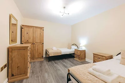 Serene 2-Bedroom Cottage in Dorrington, No...