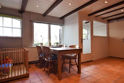 Bauernhaus in der Nהhe des Flusses in...