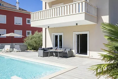 Villa in Premantura mit Schwimmbecken