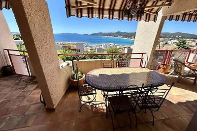 Appartement met Zeezicht en Zwembad