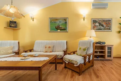 Vakantiehuis in Tinjan met zwembad