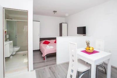Villa Roza - Studio Apartment with Balcony