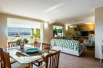 Golden park apartment with terrace