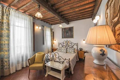 Elegante Wohnung in einer historischen Villa