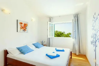 Villa in Tučepi mit Schwimmbecken