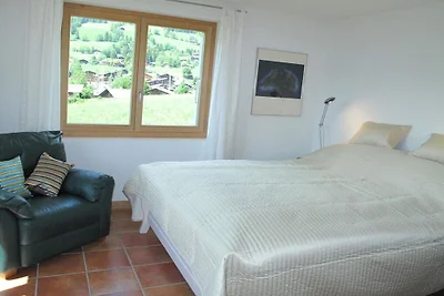 Vakantiehuis in Schönried met zwembad
