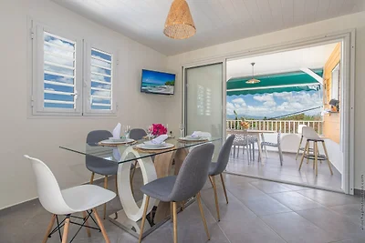 Bungalow met uitzicht op zee en de bergen