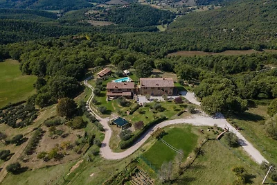 Villa eingebettet in das "große Grün" des uml...