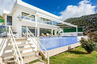 Villa in Kalkan mit Schwimmbecken